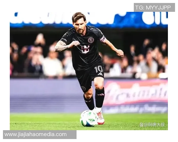 足球球星意外撞击对手引发场上冲突争议 双方互相推搡险酿大规模混战 足球球星意外撞击对手引发场上冲突争议 双方互相推搡险酿大规模混战