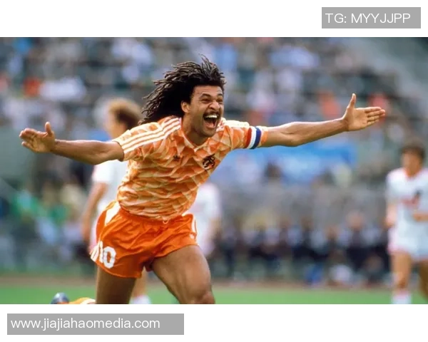 身穿5号球衣的足球明星展现全能才华与无畏精神