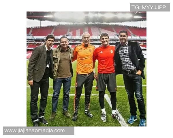 四大足球巨星同框亮相激烈对决场面引发全球球迷热议