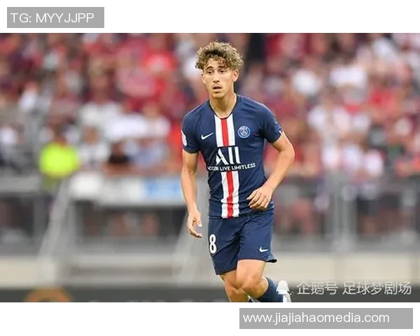 法国足球队佩戴项链球星的独特魅力与场上表现分析 法国足球队佩戴项链球星的独特魅力与场上表现分析